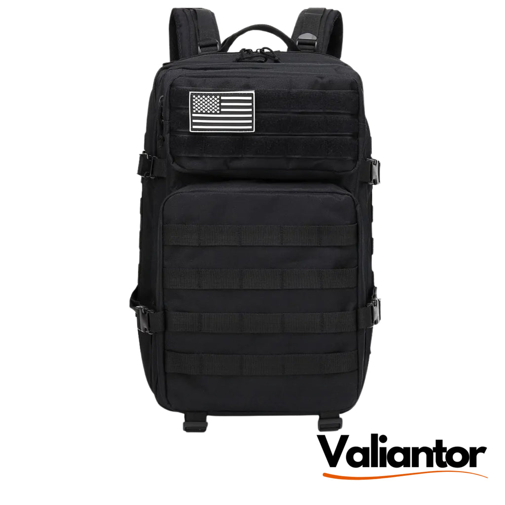 Mochila táctica militar 45L de asalto negra con panel de velcro y parche de bandera de EE.UU., vista frontal