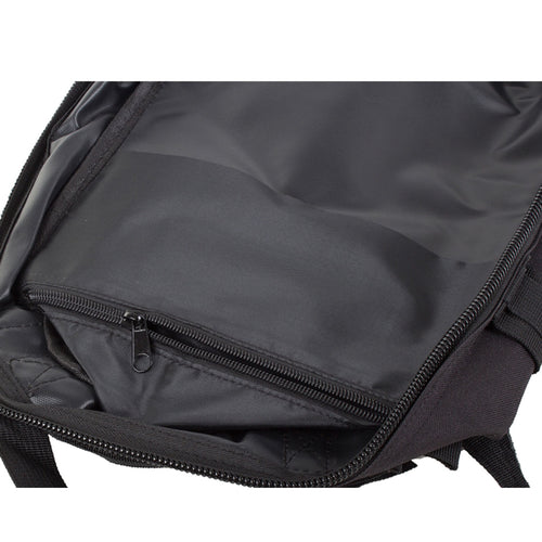 Interior de mochila táctica militar 30L con múltiples compartimentos